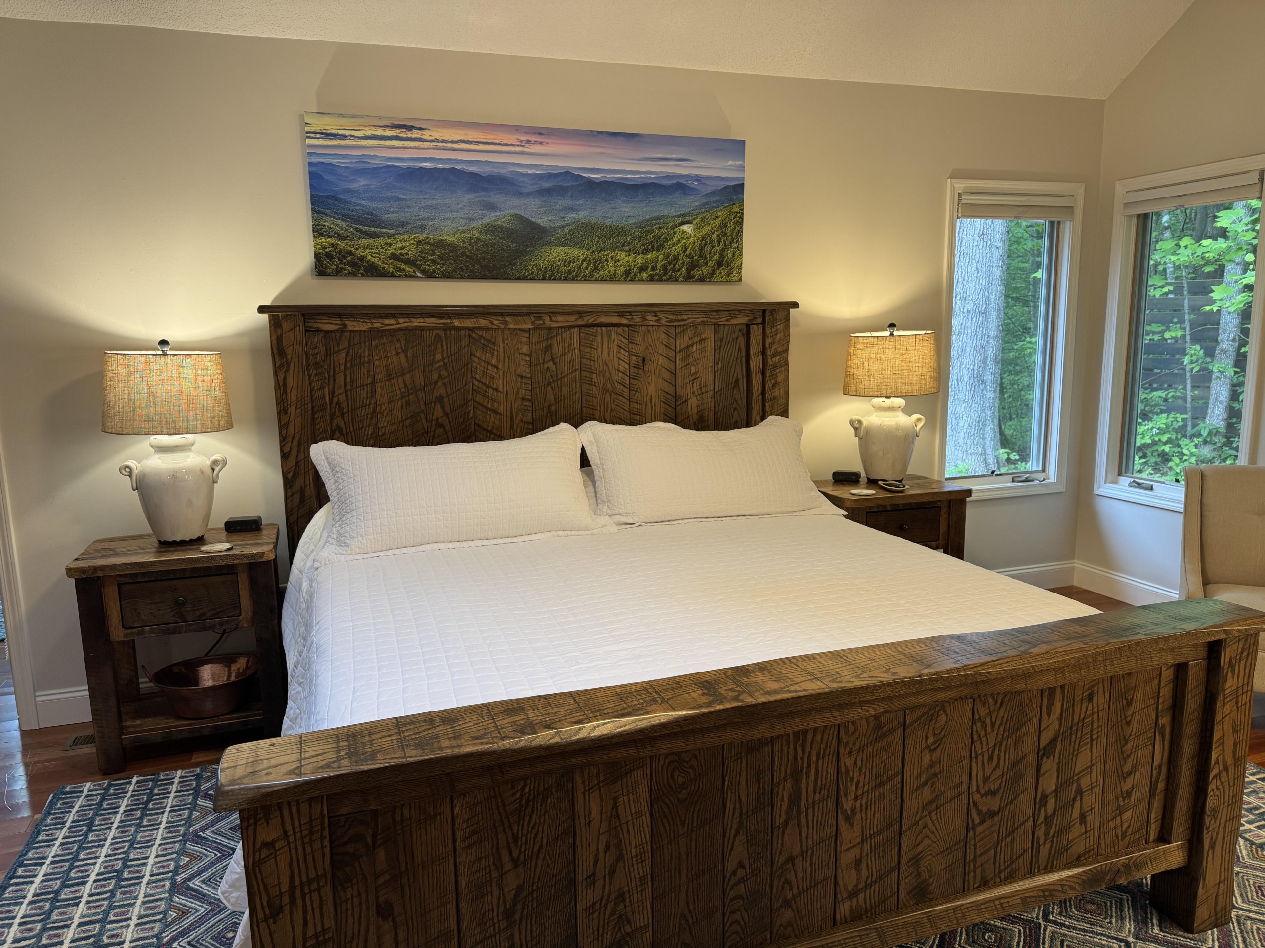 A bedroom at the Oak Street Inn near Downtown Brevard